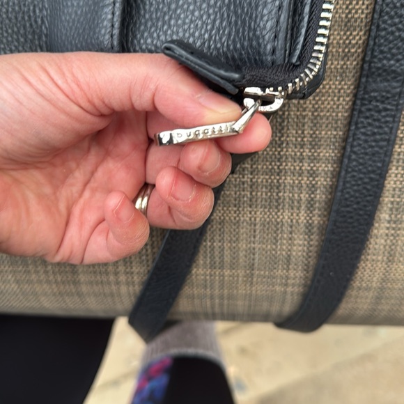 Bugatti black leather crossbody purse - Picture 7 of 8